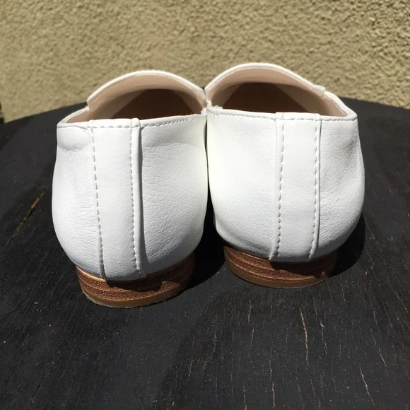 🌷🪷 Lovely white loafer flats. Only worn once on carpet for a few hours. - Picture 5 of 10